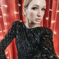 Agatha_Oill Adlı Modelin Çevrimdışı Sohbet Odası