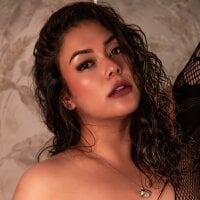 Nicolle_W webcam model