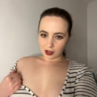 Eva_Lippz's Offline Chat Room