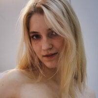 SarahFoxxxy webcam model