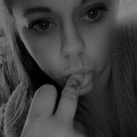 BraLessScralet's Offline Chat Room