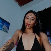 julieta-latinlady webcam model