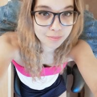 غرفة دردشة YourLittleStupidWhore98 دون اتصال