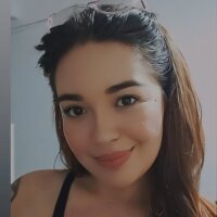 Mikaela_Hoott's Offline Chat Room