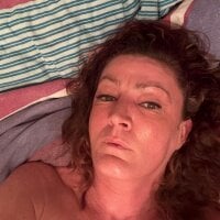 HotMilfLily webcam model