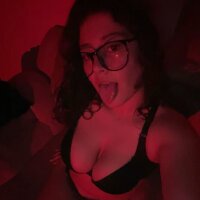 Sasha_and_Lena_outdoors webcam