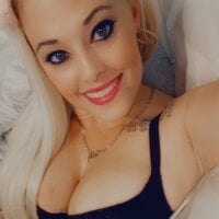 missqueenm831's Offline Chat Room