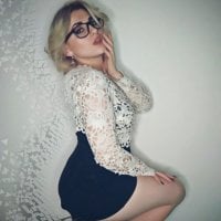Sasha_Reed's Offline Chat Room