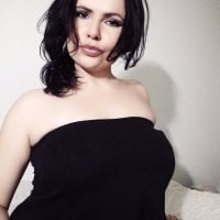 BeautyIzzy's Offline Chat Room