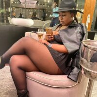 YummyMummyLAYLA webcam