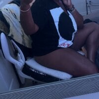 HuneyCocoaGodess96 webcam model