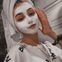 cutemeriko12's Offline Chat Room