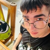 Cyrus_Wlaker webcam model