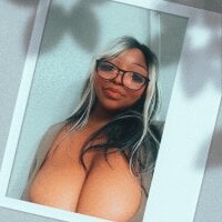 HOTMILFKATIEE's Avatar Pic