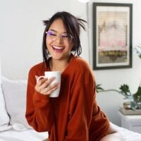 mia_white_cr webcam model