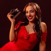 MiiaaMoonroee webcam model