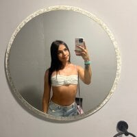 DAYANNAVELEZ webcam model