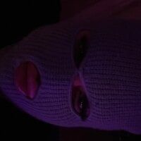 blowjob-hot's Offline Chat Room