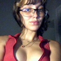 TiffanieLips webcam