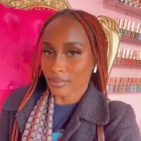 chloe_kira Adlı Modelin Çevrimdışı Sohbet Odası