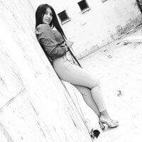 maia_khalifa1's Offline Chat Room