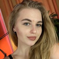 AdelinaRenzi offline chatrum