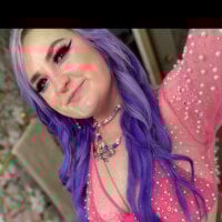 Luna_Quinn22 Adlı Modelin Çevrimdışı Sohbet Odası