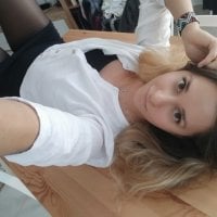 emmagrace_'s Offline Chat Room