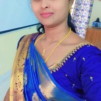 Tamil_Varshini Adlı Modelin Çevrimdışı Sohbet Odası