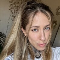 Arianaonfire111 webcam