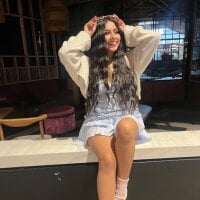 Emiily_colliiins' Offline Chat Room