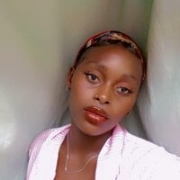 AnnexyPretty Adlı Modelin Çevrimdışı Sohbet Odası