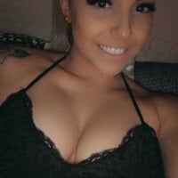 Bilik Sembang Luar Talian NidaleeSanders