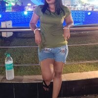 Model Indian-oyo-boudi