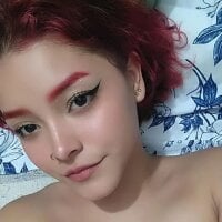 Nami_Swann Adlı Modelin Çevrimdışı Sohbet Odası