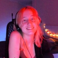 OddlyFamiliar webcam model