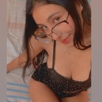 chika_hellar webcam model
