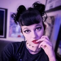 incxrvia's Offline Chat Room