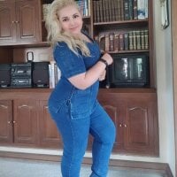 Paris_Blonde webcam model
