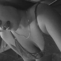 Selenegomezz webcam model