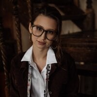 YourLovellyStory webcam model