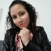 Bella_Hilton_1