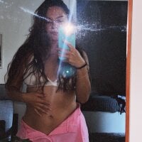 cousinssex Adlı Modelin Çevrimdışı Sohbet Odası
