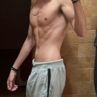 Model Adriiann__21