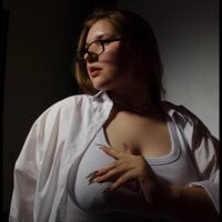 Chloee_White model avatar