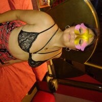 cleopatra6512r's Offline Chat Room