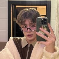 LouieEvans webcam model