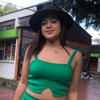 sasha_brunette27's Offline Chat Room
