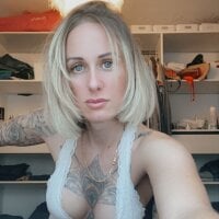 Offline chatovací místnost BritishBlonde85