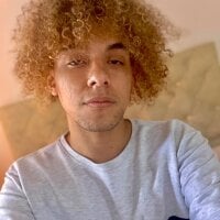 AlejoGaga12 webcam model